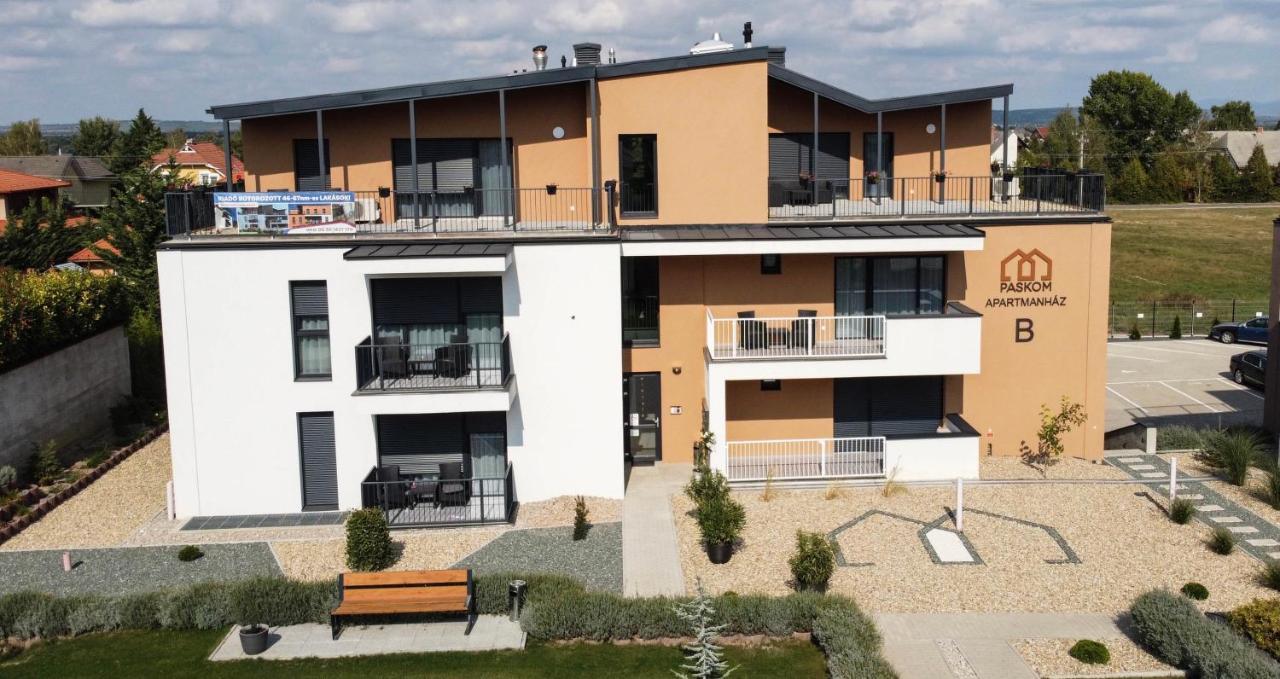 Paskom Apartmanhaz Nyergesujfalu Ngoại thất bức ảnh