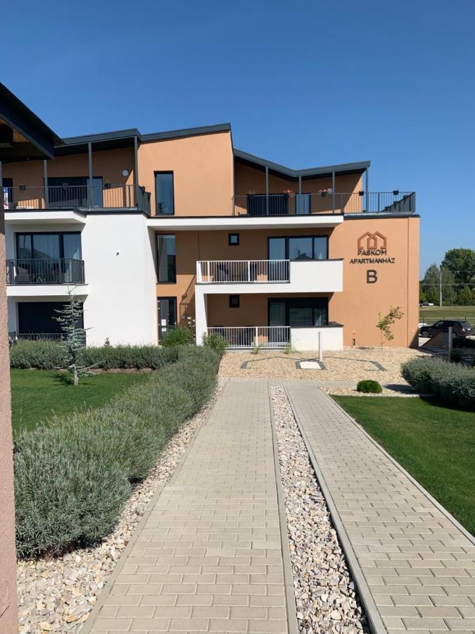 Paskom Apartmanhaz Nyergesujfalu Ngoại thất bức ảnh