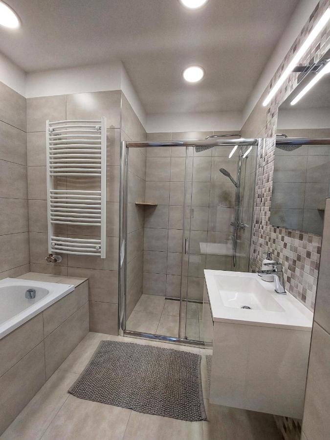 Paskom Apartmanhaz Nyergesujfalu Ngoại thất bức ảnh